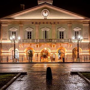 Pavillon Suite & Apartments